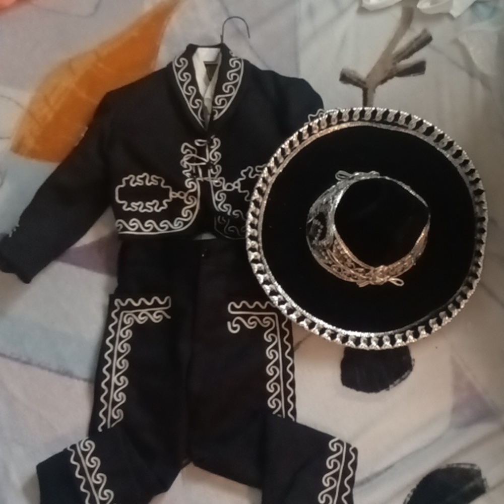 Black/Silver Mariachi Boy 6t slim fit.Traje de Charro